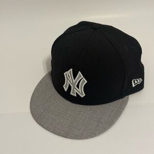 New Era 59FIFTY Yankees Fitted 7 5/8 Black Grey Brim